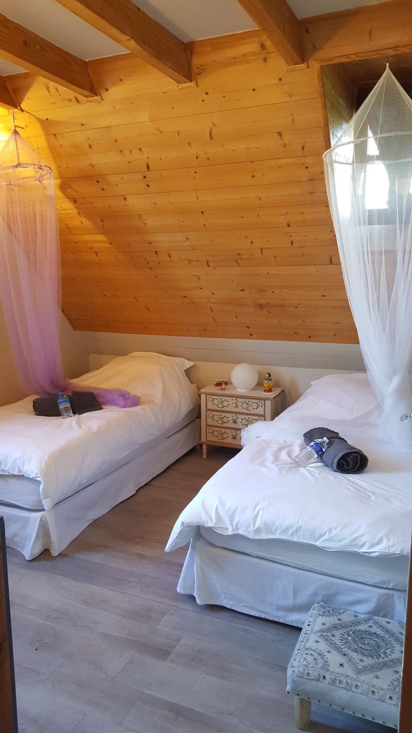 Chambre aux 2 lits sous les toits